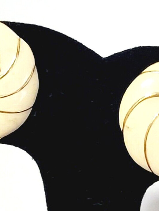 Napier Jewelry - Vintage Napier Pierced Earrings 1" Cream Enamel Gold-tone Designer Jewelry wp-38